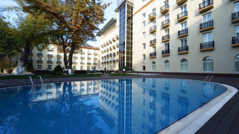 Pool Tashkent Palace Hotel Usbekistan