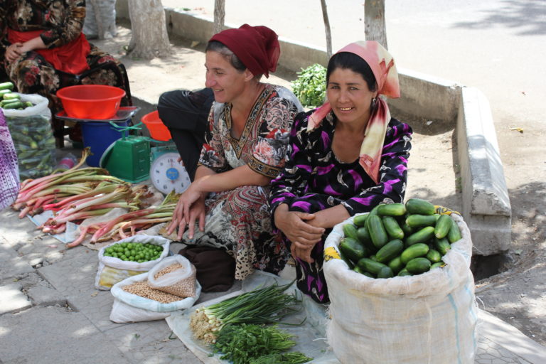 Gemüseverkäuferinnnen Usbekistan Rundreise