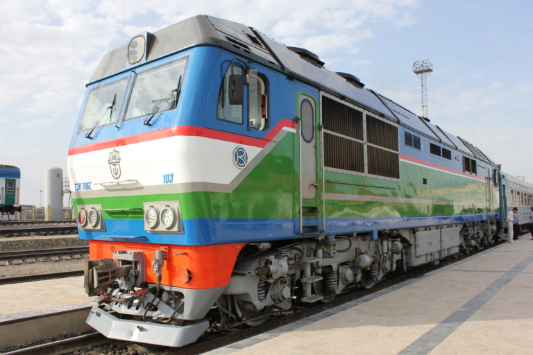 Diesellokomotive Usbekistan Bahnreise