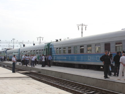 Zug Bahnhof Samarkand Usbekistan