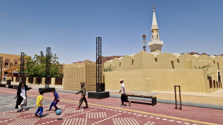 Kinder Al-Ula Reise Saudi-Arabien